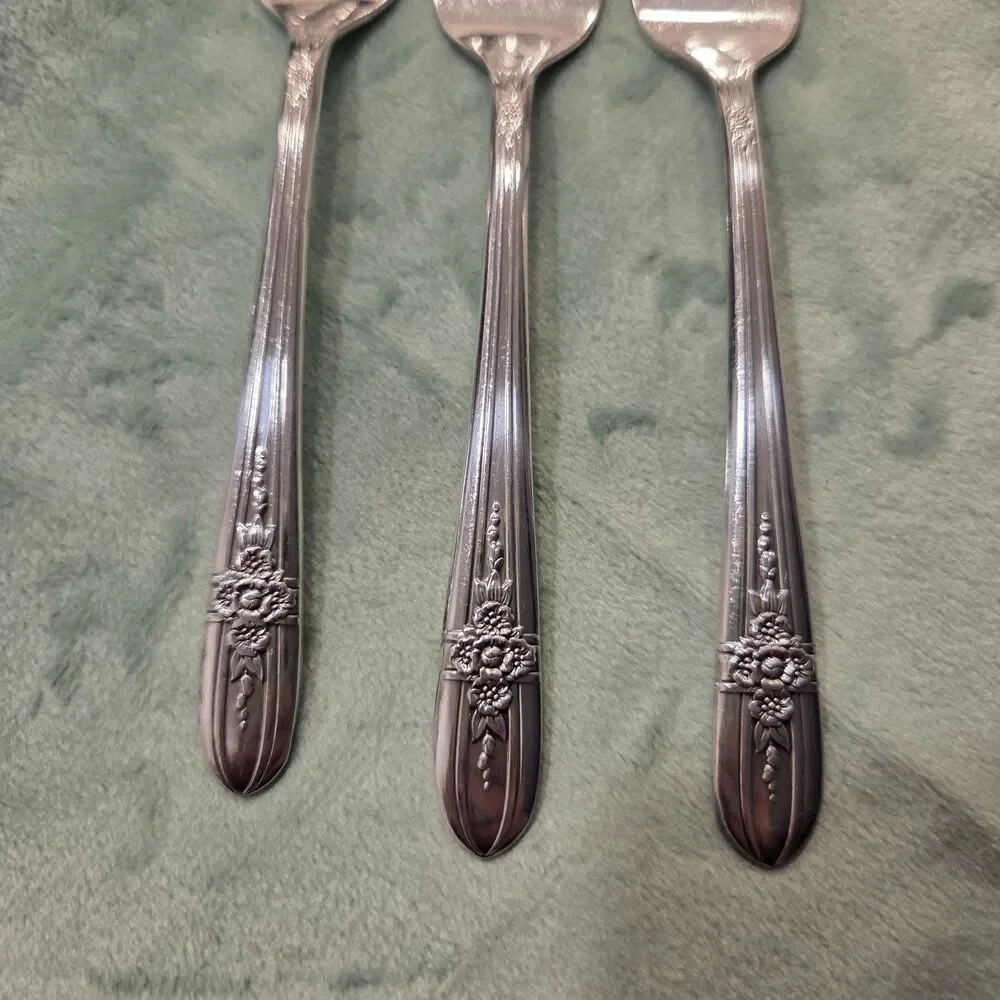 Vintage Wm Rogers Extra Plate Lot of 3 Salad Forks Triumph Pattern 1941